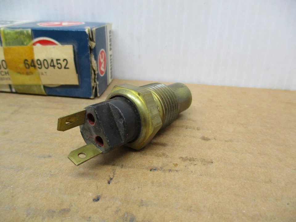 NOS 1973 1974 Camaro Chevelle Nova Coolant Temperature Switch GM Part # 6490452 - Image 2 of 3