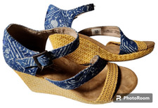 TOMS Indigo Batik Raffia Wrapped Wedges Size 6.5 Comfortable Boho