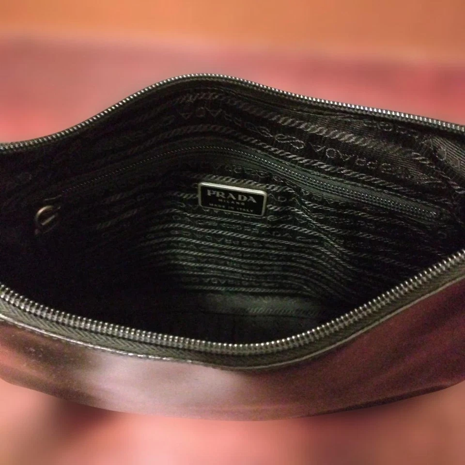 Винтажная ОТЛИЧНАЯ наплечная сумка Prada Cleo черная кожа и нейлон серебро фурнитура - Изображение 2 из 4