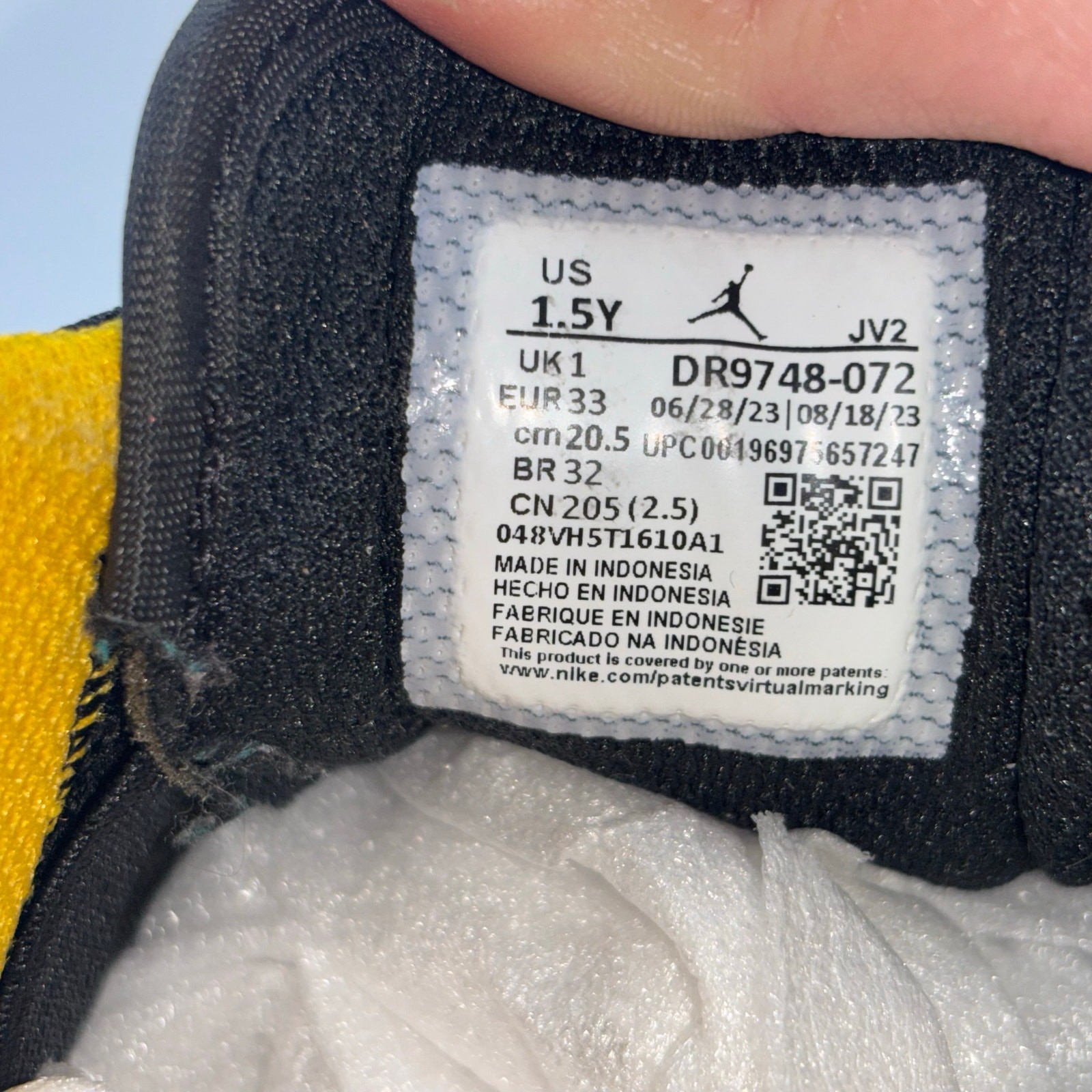 NIKE AIR JORDAN 1 Low ALT Black & Yellow Basketball Youth Shoes Size 1.5Y thumbnail 10