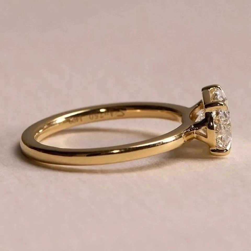 Anillo de compromiso de moissanita de corte ovalado de 3,00 quilates para mujer regalo su oro amarillo de 14 quilates FN Foto 4 de 4