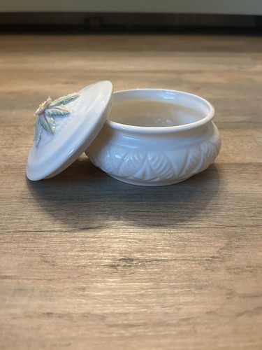 Belleek Trinket Box with Flower Lid, Ireland - Picture 8 of 8
