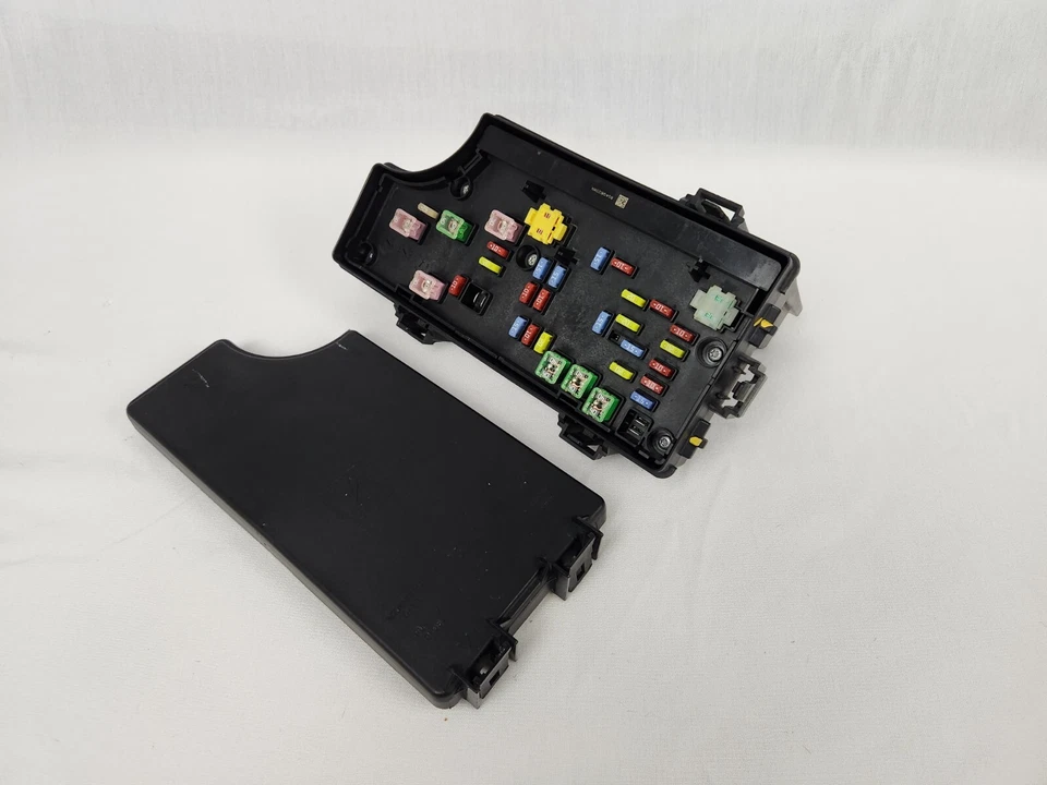 🏅 Jeep Patriot Compass 2008 2009 Dodge Caliber TIPM caja de relé de fusibles 68028007 🏅 Foto 2 de 4