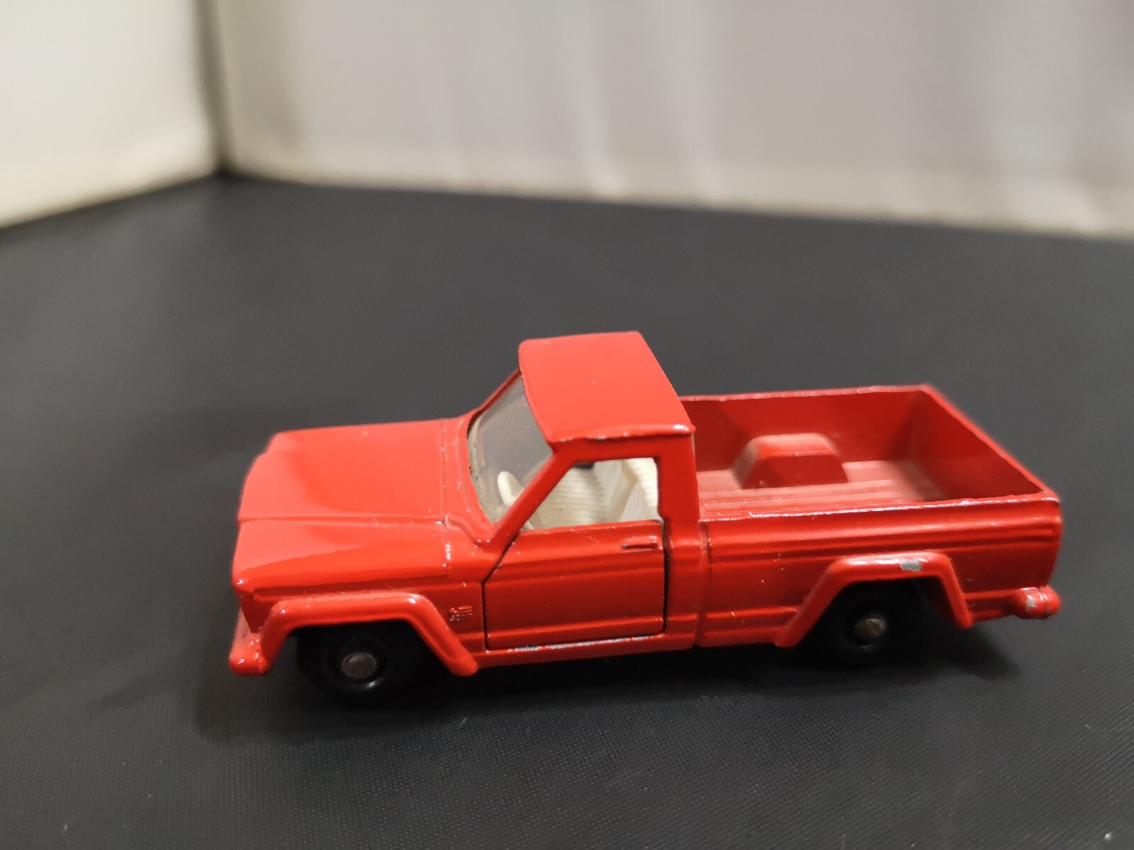 Matchbox 71b, Jeep Gladiator Pick Up - Free Price Guide & Review