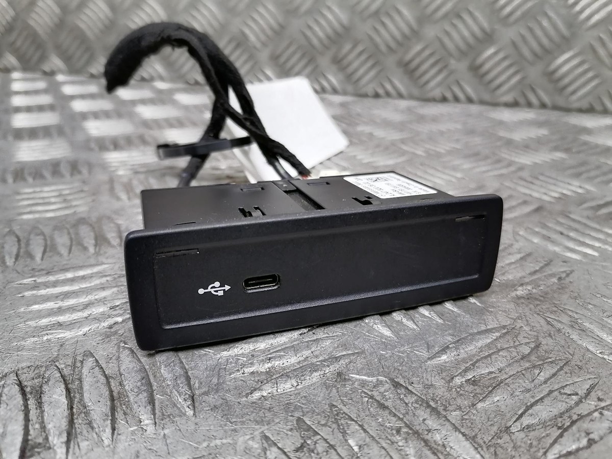 MERCEDES A CLASS USB C CONNECTION MODULE A2478203902 W177 2018 
