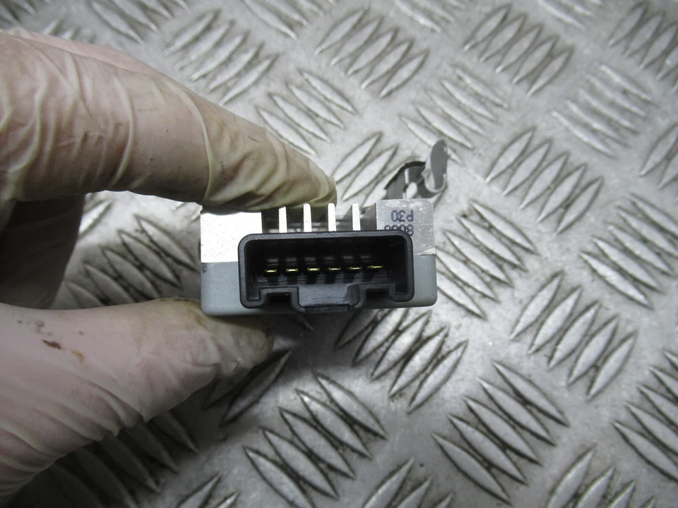 2013 TOYOTA GT86 D-4S GT1 2.0 PETROL MK1 2DRS FUEL PUMP CONTROL ECU REF17401 - Image 3 of 4