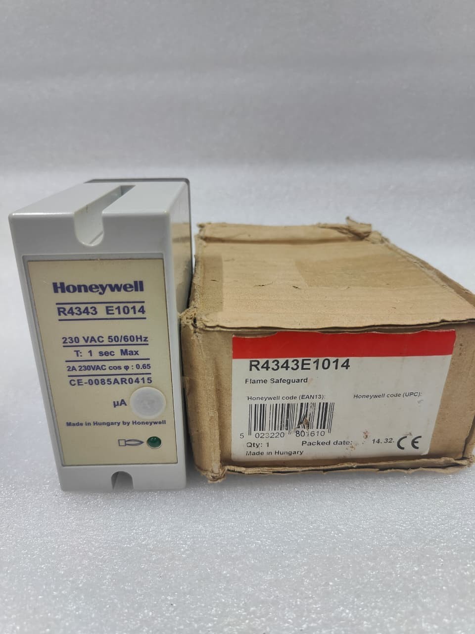 HONEYWELL R4343 E1014 RELAY FLAME DETECTOR