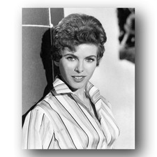 Billie Whitelaw Photo 8x10 British Actress Striped Blouse 1955 Portrait