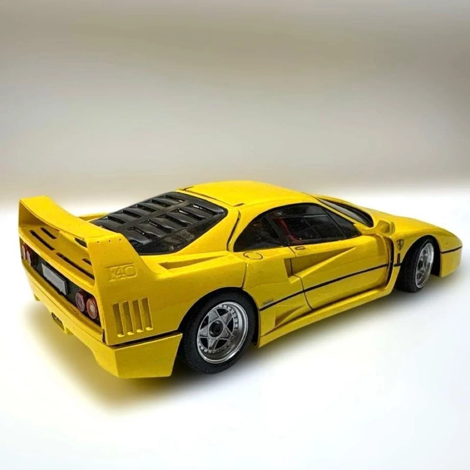 Completa plastica el, 1/24, TAMIYA, Ferrari F40 (giallo) - Immagine 3 di 4