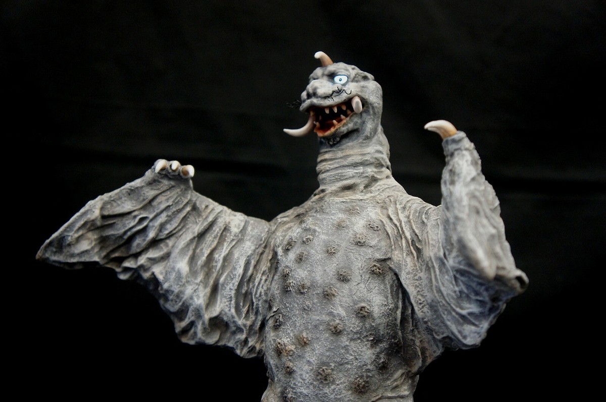 Ultra Q Pegila (Freezing Monster) Art Statue 30 cm 冷凍怪獣 ペギラ