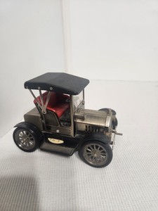 Vintage 1960's 1917 Ford Model T AM Radio, Japan-Works