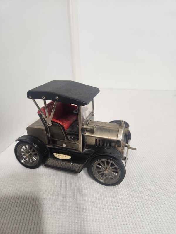 Vintage 1960's 1917 Ford Model T AM Radio, Japan-Works