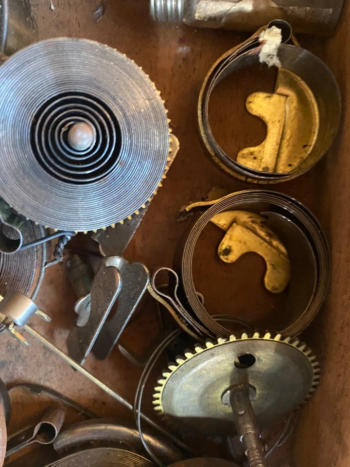 Lot of old MAINSPRINGS FOR ANTIQUE CLOCKS new and used  - Image 2 of 4