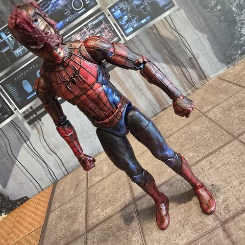 Marvel Legends Spider-Man Tom Holland Custom Battle Damage No Way Home Punisher - Picture 10 of 13