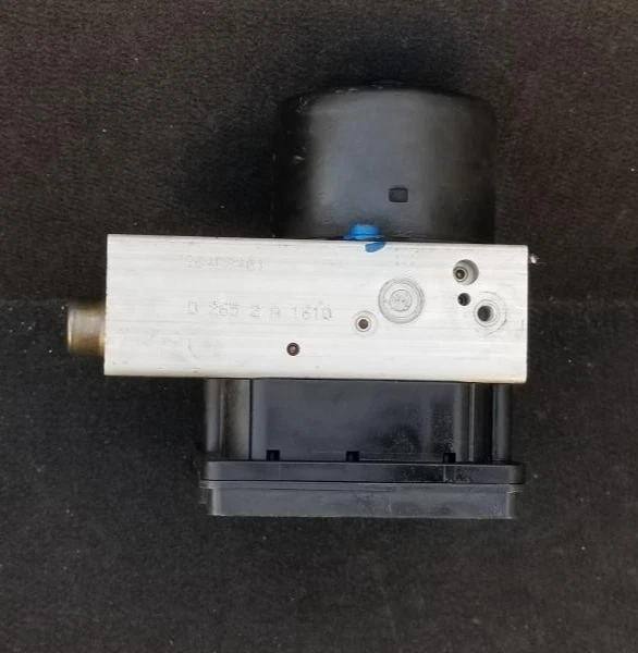 Toyota Sequoia 2001-2002 4x2 ABS conjunto de bomba de freno antibloqueo control de deslizamiento fabricante original Foto 2 de 4