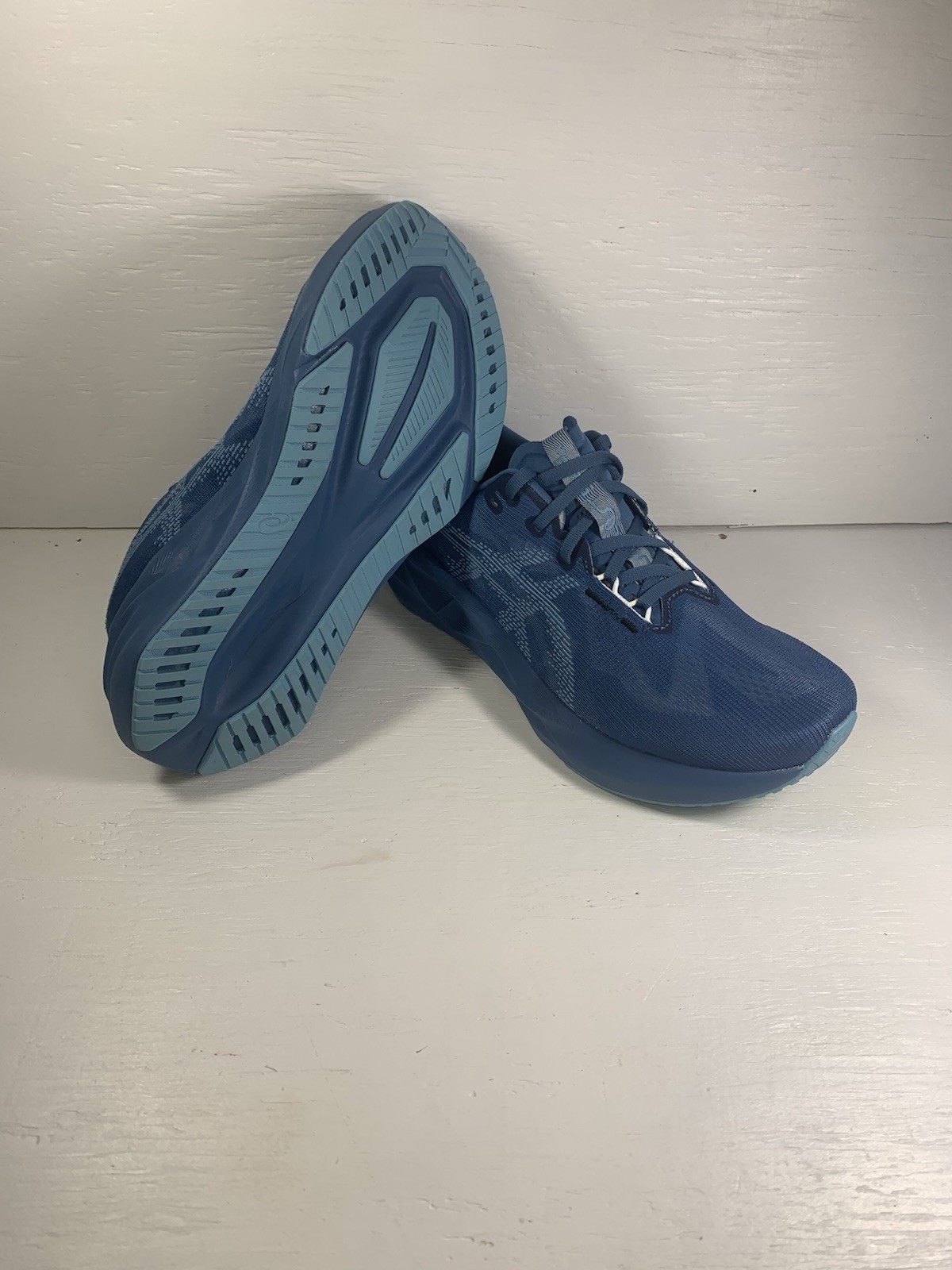 Size 9.5 - ASICS Novablast 5 (Blue) Men's Running Shoes thumbnail 3