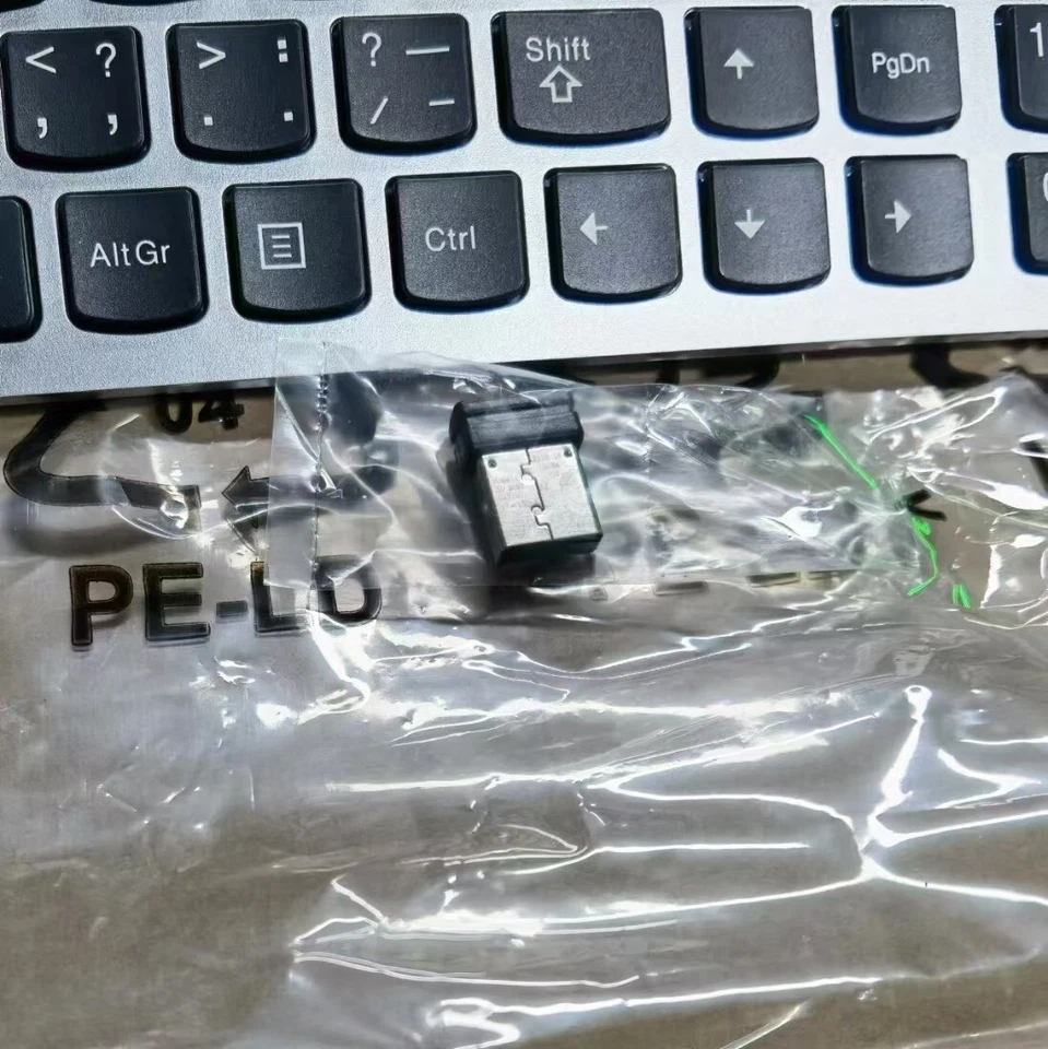 Original Lenovo IBM SK-8861 2.4G Wireless ultra-thin Metal Keyboard 8722 - Czech - Image 3 of 4