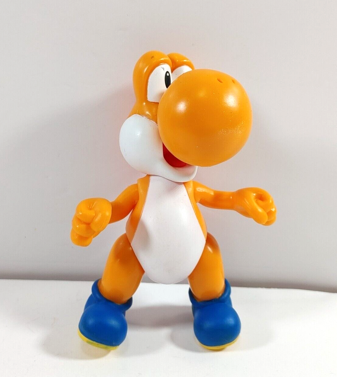 JAKKS World of Nintendo Super Mario Orange Yoshi Blue Shoes