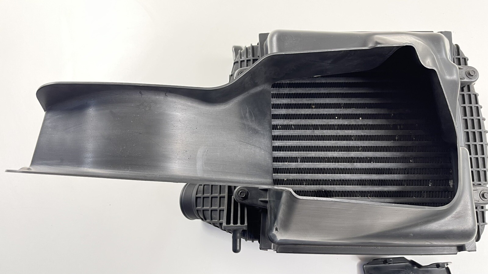 14-17 MASERATI GHIBLI DRIVER LEFT TURBO INTERCOOLER W/ DUCT 670009834 OEM