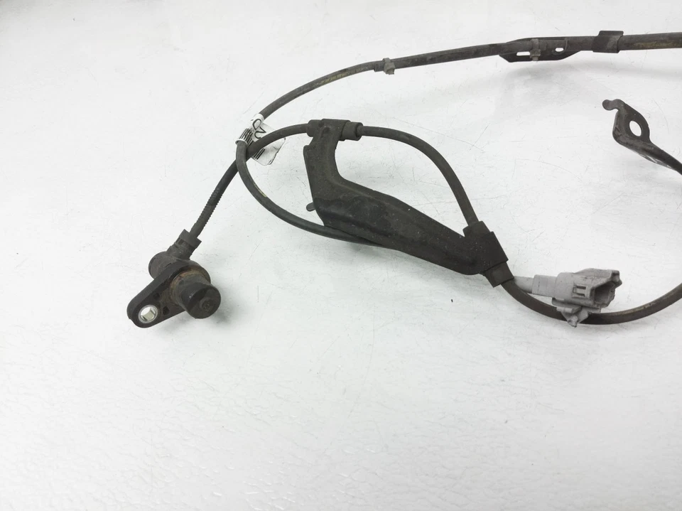 Датчик антитормоза заднее пассажирское колесо ABS 2001-2005 Toyota RAV4 89516-42030 - Изображение 3 из 4