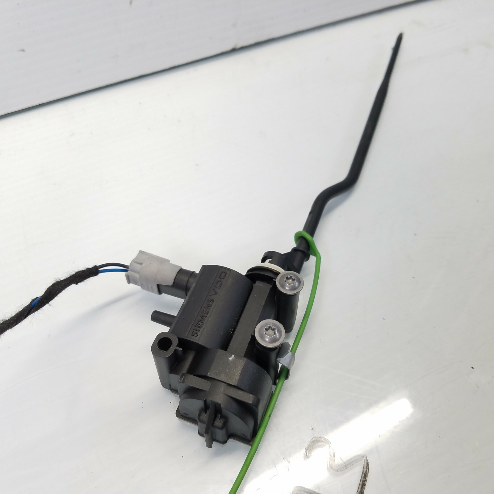 20062011 BMW E90 325i 328i 330i 335i FUEL GAS LID DOOR LOCK ACTUATOR