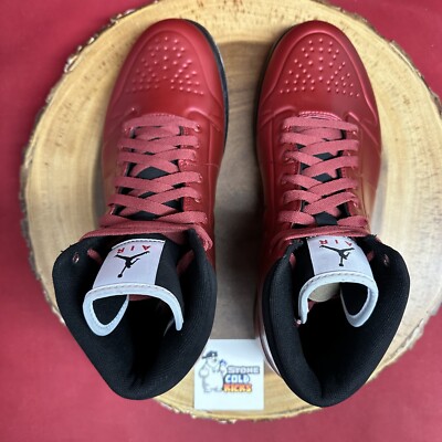 Nike Air Jordan 1 ベージュ/レッド ナイキ エアジョーダン1（色：ベージュ系）のおすすめ人気商品