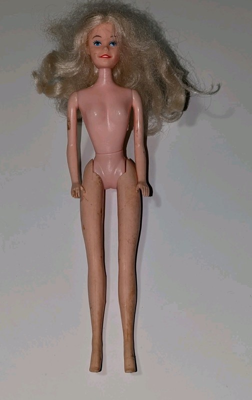 Vintage Barbie Clone Doll Blonde Hair Hong Kong Head Dated 1983 E.D.C