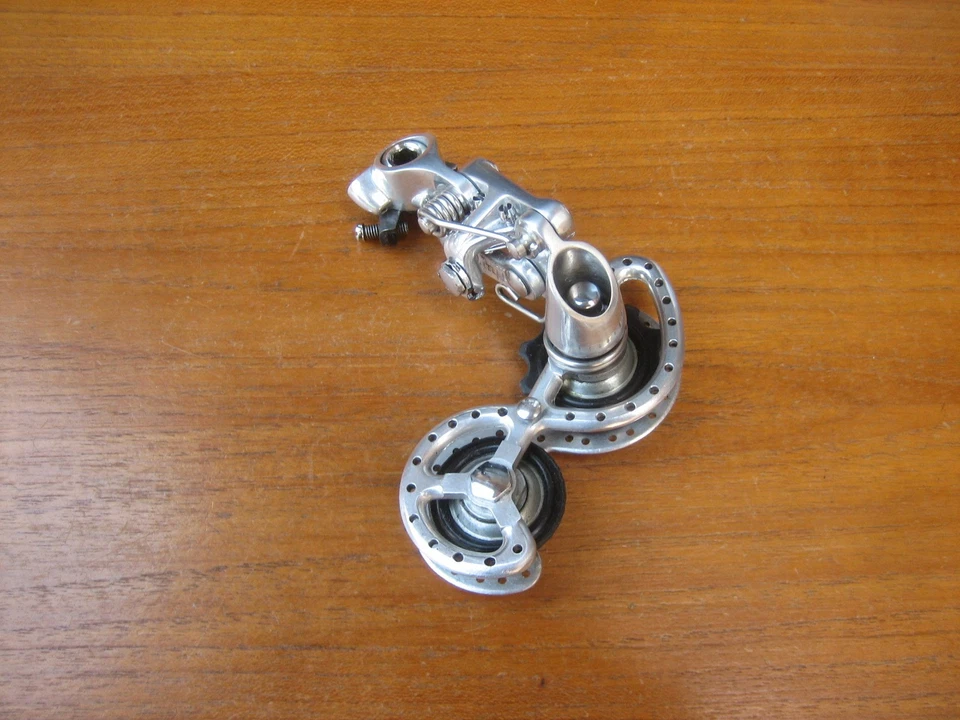 Schönes Huret Jubilee Factory Drillium Schaltwerk mit kurzem Käfig und Adapterplatte - Bild 2 von 4