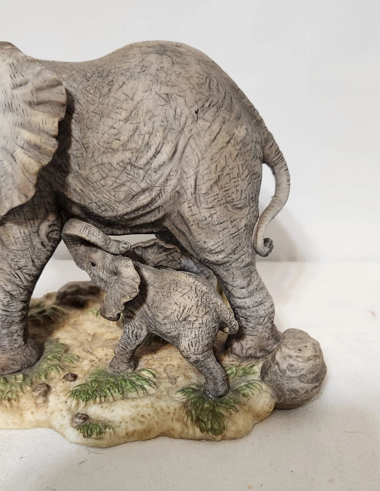 INTERIORES DEL HOGAR INSTINTOS PROTECTORES OBRA MAESTRA PORCELANA MADRE Y BEBÉ ELEFANTE Foto 3 de 4