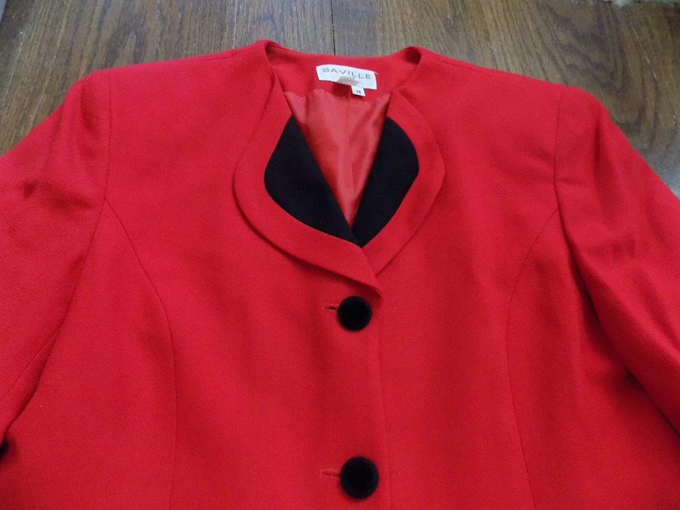 Blazer Saville De Colección Rojo Negro Cuello Puños Elegante Terciopelo Botones talla 14 Usado en Excelente Condición Bonito Foto 2 de 4