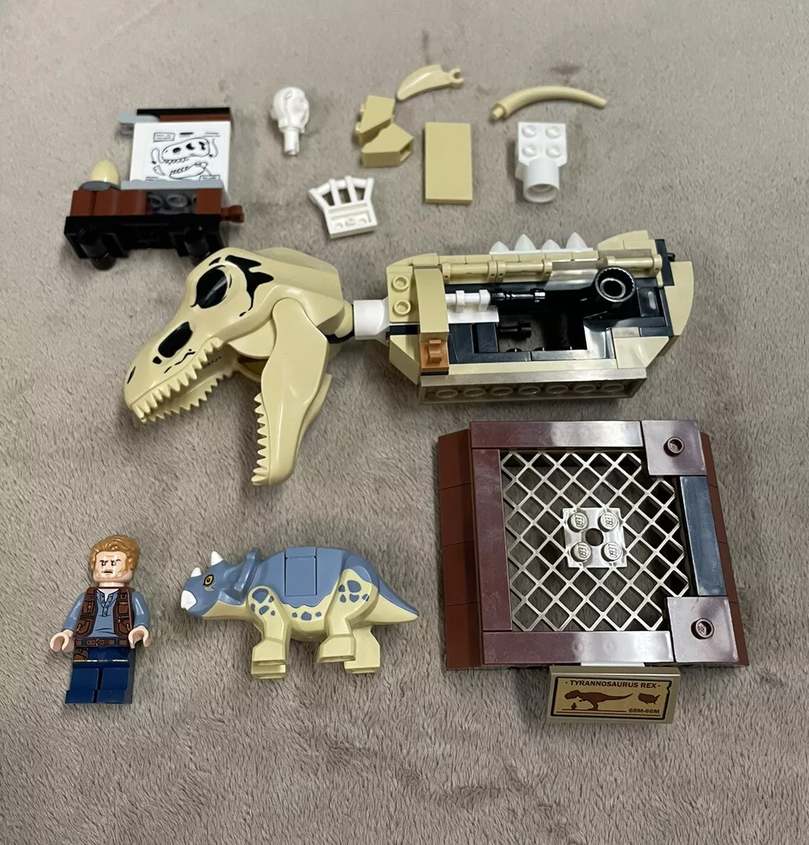 LEGO Jurassic World T. rex Dinosaur Fossil Exhibition 76940 