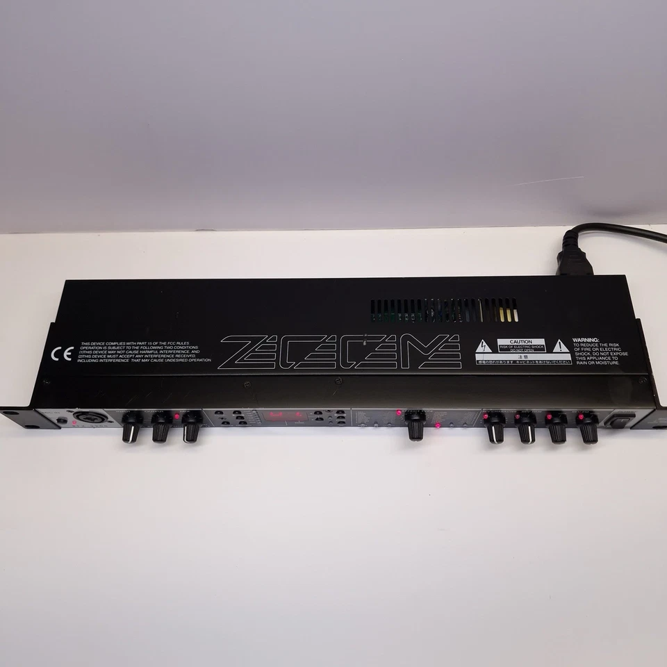 Zoom RFX 2200 Digital Reverb & Multi-effects unit (rack mountable) - Image 2 of 4