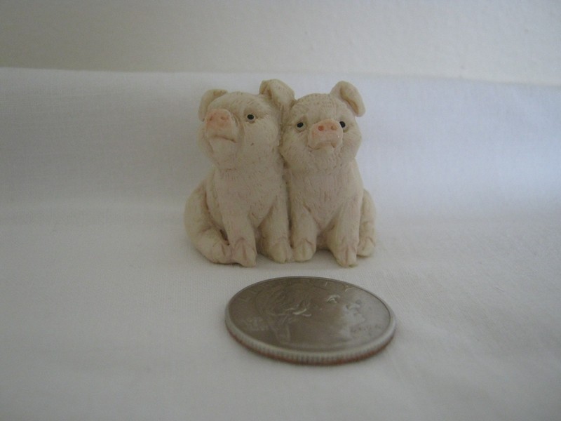 2 Minature Piggies Sitting Side by Side Figurine