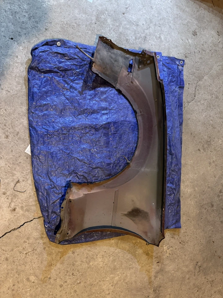 1986 -89 Nissan 300zx Passenger Side Front Fender With Moulding - Image 2 of 3