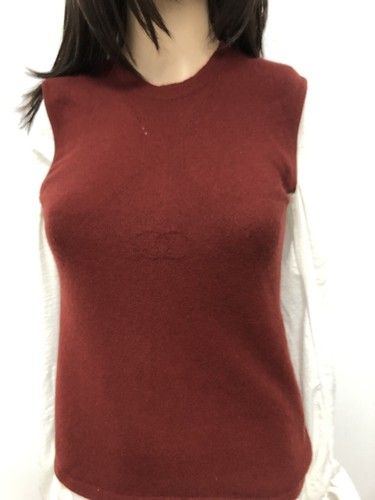 CHANEL 2002 Red Burgundy Knit Cashmere Top CC Logo Sz.M (40) - Picture 2 of 8