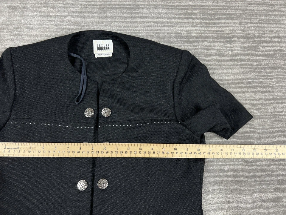 Top vintage Leslie Fay para mujer 8 hombreras negras manga corta botón delantero Foto 4 de 4