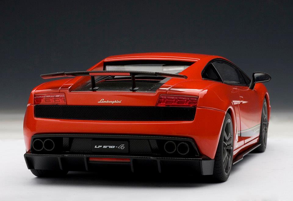 LAMBORGHINI GALLARDO LP570-4 SUPERLEGGERA RED 1:18 AUTOart 74655
