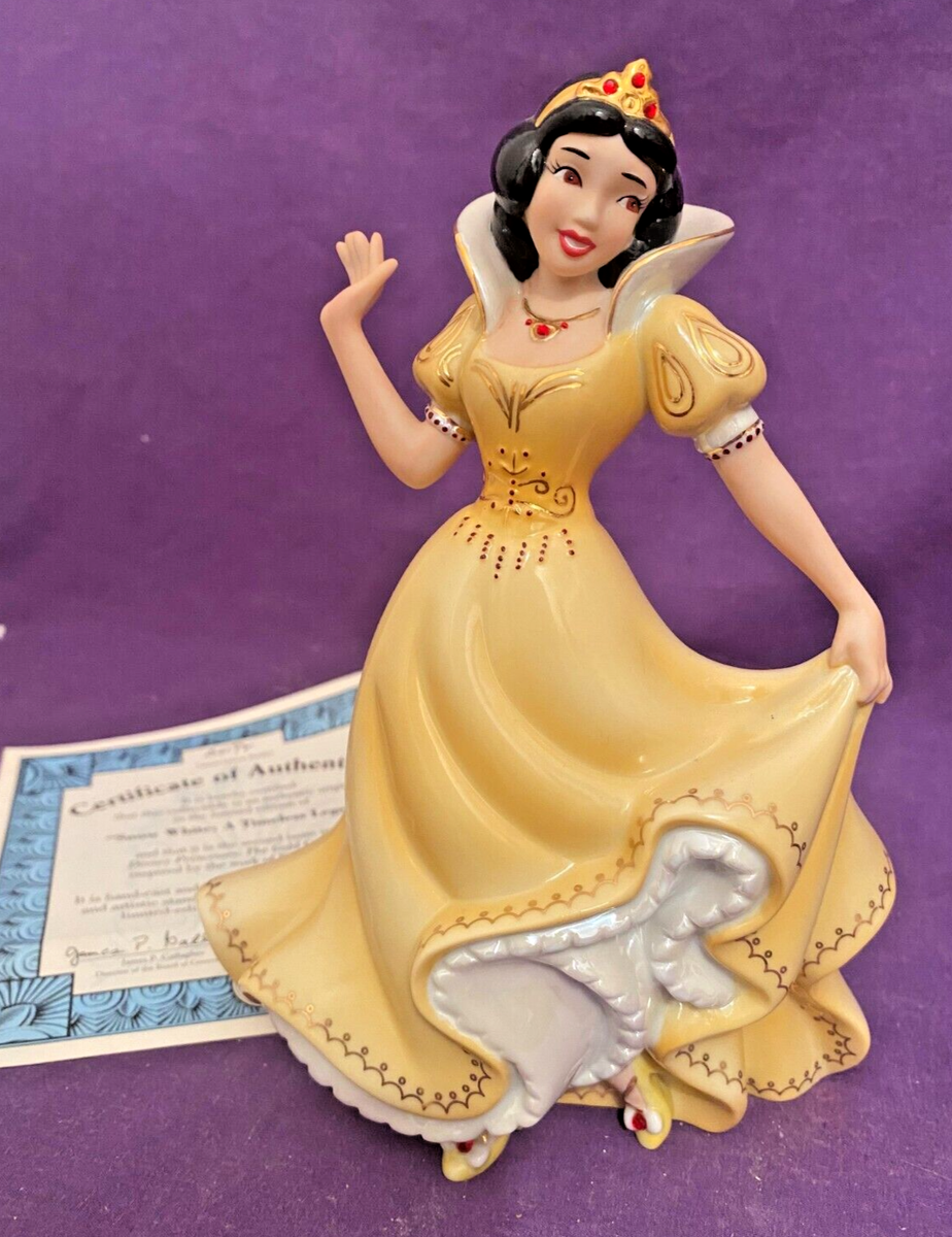 Disney Snow White A Timeless Legend Bradford Exchange Gold Collection  Figurine