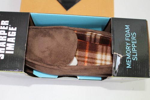 Men's Size M 8-9 Sharper Image Slippers Memory Foam Brown Indoor Outdoor NEW NIB - Picture 2 of 3