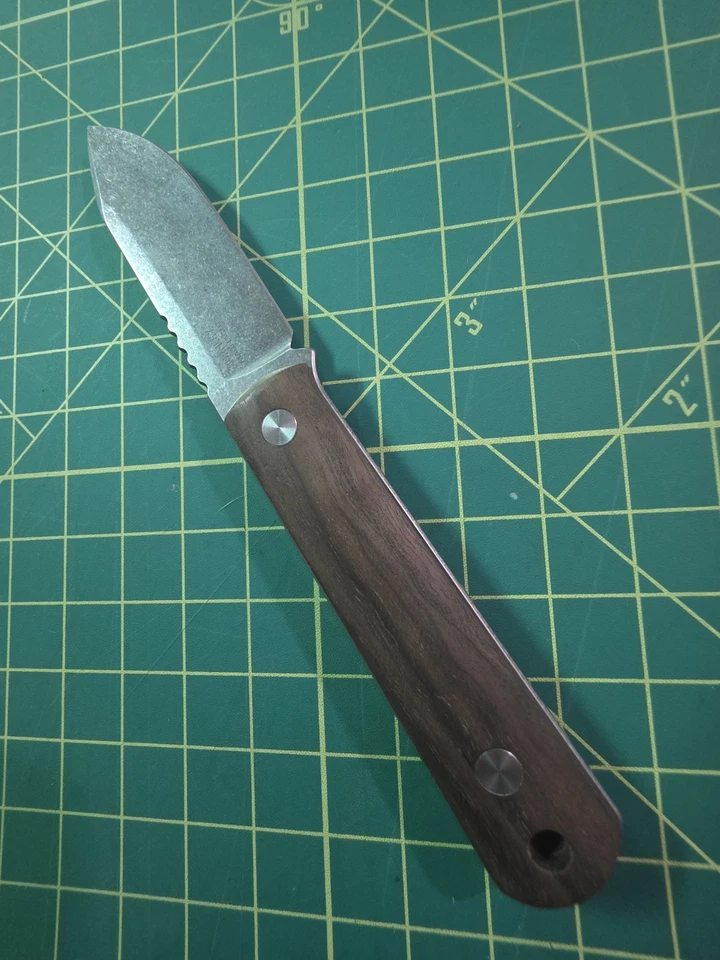 Cuchillo fijo Boker BFF PackLite con básculas de mango de madera Foto 2 de 4