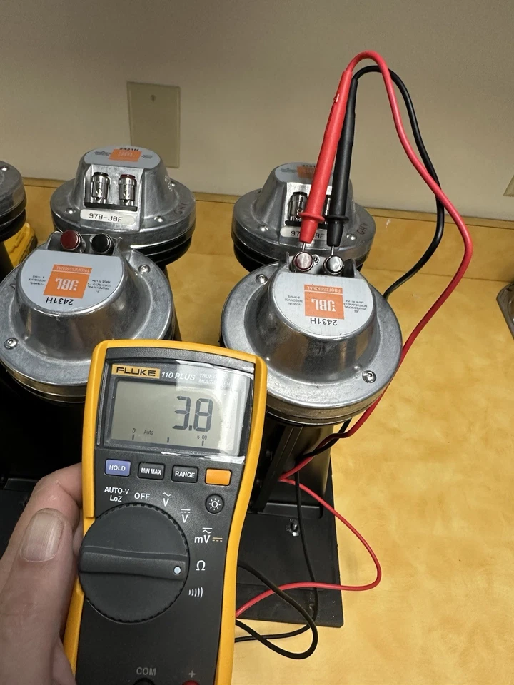 JBL 2431H x6 con garganta y guía de ondas 90 grados para matriz de líneas de muy alta salida Foto 2 de 4