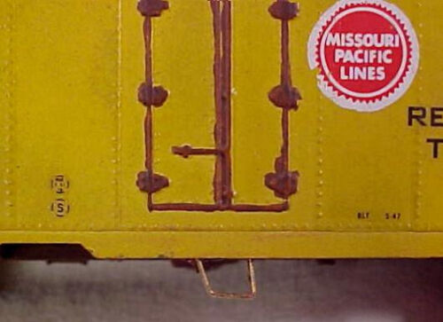 HO - 42ft BRASS BOXCAR DK Mfg ART MISSOURI PACIFIC Light Weathered - Needs Touch - Picture 5 of 9