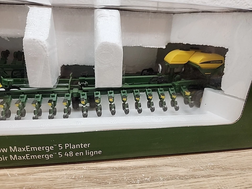 2017 Spec Cast John Deere DB120 48 Row MaxEmerge 5 Planter 1:64 Scale Die Cast - Image 4 of 4