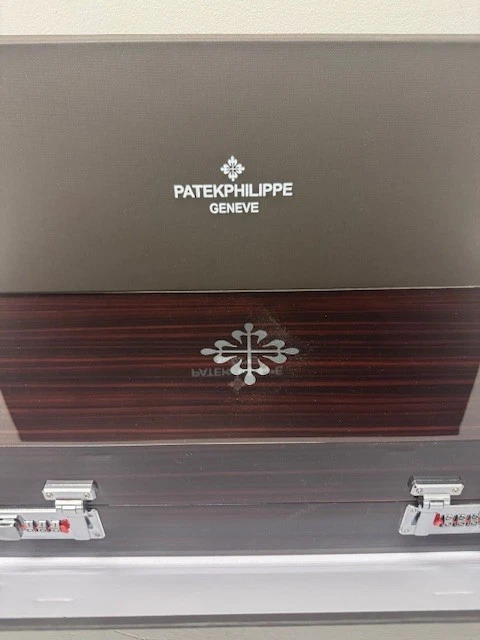 Patek Phillipe Wooden watch box for 5 watches with comb. lock- Amazing Dealz!! - Image 2 of 4