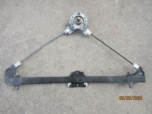 Geo Tracker 2 door right manual window regulator (USA passenger's side). - Picture 3 of 8