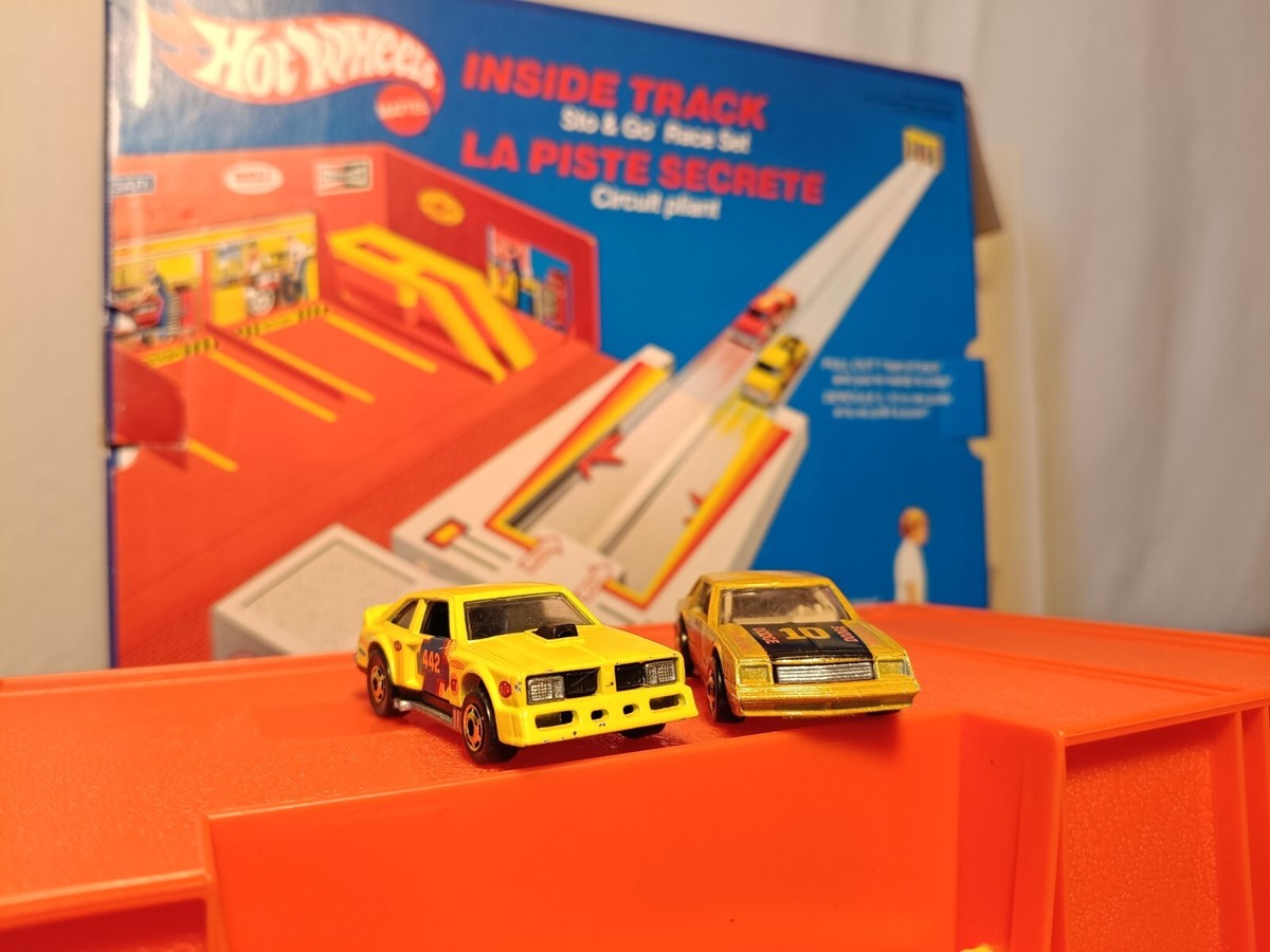 HOT WHEELS PLAYSET INSIDE TRACK STO GO RACE SET 3808 MATTEL 1981 - Main Image