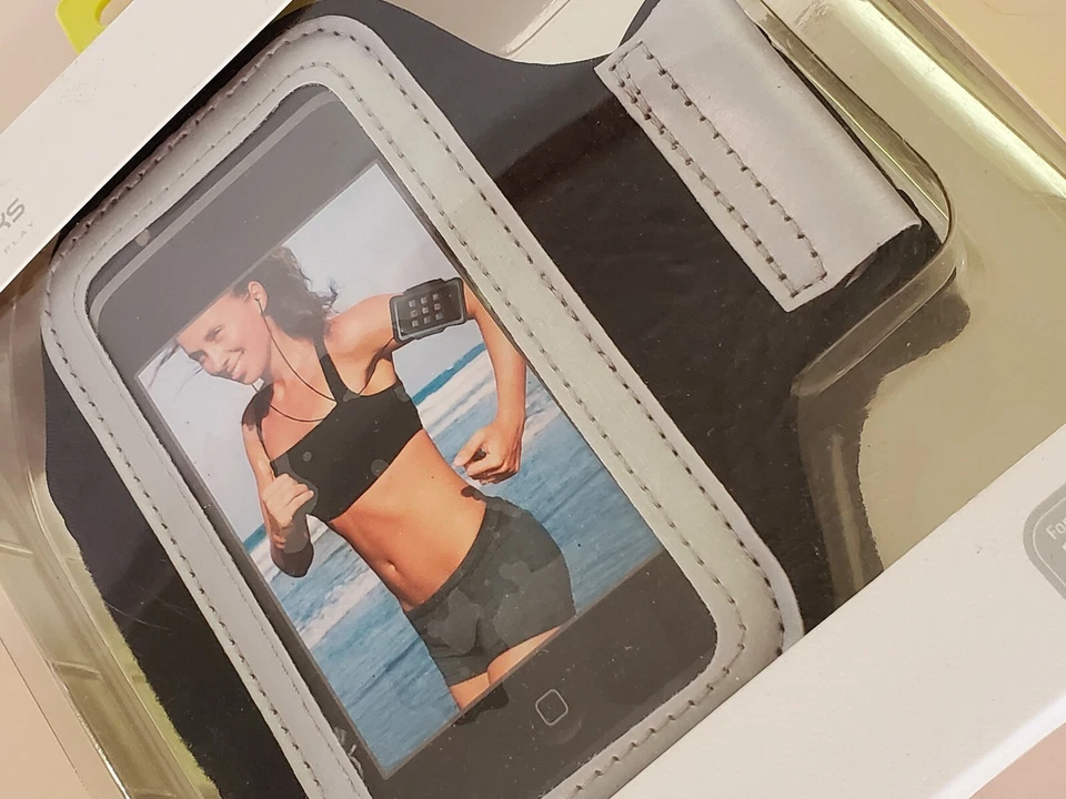 Lifeworks Sport Armband for IPhone 4/4s/5s/5c and IPod Touch. SILVER. NEW. - Image 3 of 4