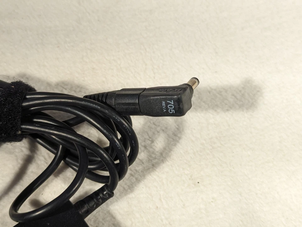 Adaptador de corriente alterna iGo 6630096-0100 19,5 V 90 W - punta 705 SOLO Foto 2 de 3