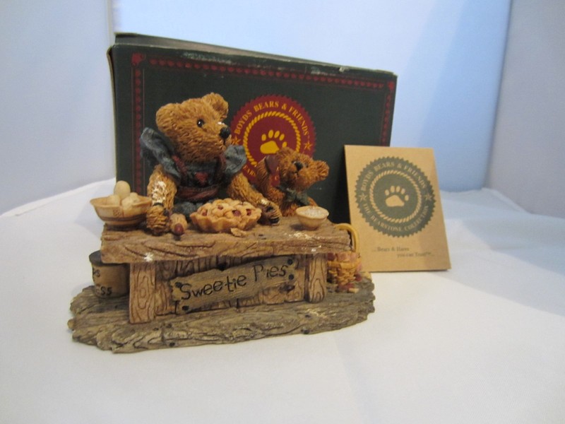 BOYDS Bearstone ~  Justina & M. Harrison..Sweetie Pie ~ Baker ~  6E  ~ Retired
