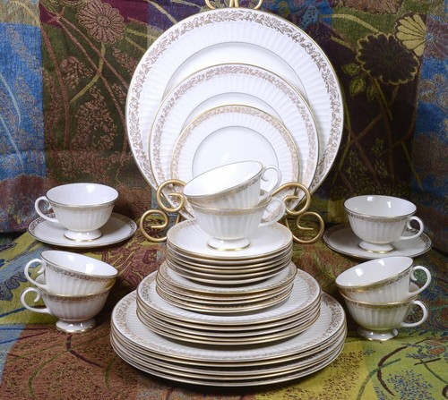 26 Pc Vintage FLINTRIDGE "Florentine" Fluted Ivory Gold Scroll Border Dinnerware - Picture 2 of 6